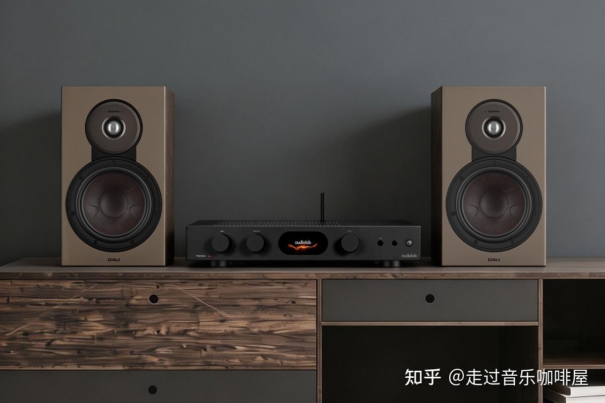 闭眼冲!丹麦达尼声刻SONIK 3书架音箱+英国傲立7000A次旗舰合并功放,这才是2026桌面搭配最优解