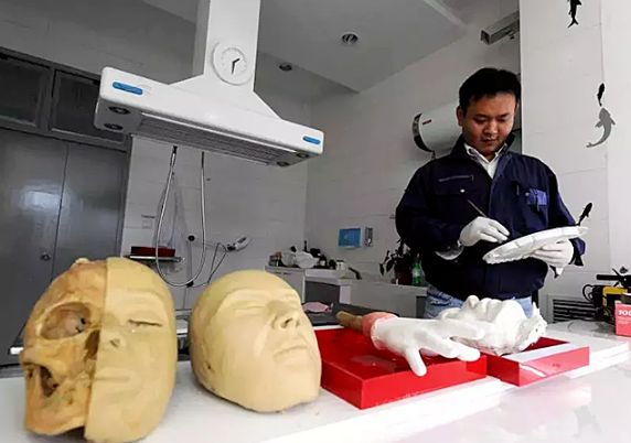 从新手到遗体修复大师用生命的温度获尊敬