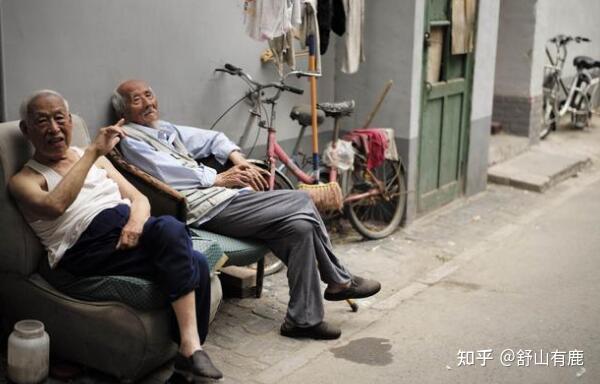 70岁老人痛哭:不能自理后,才看透亲人的嘴脸,不如外人 - 知乎
