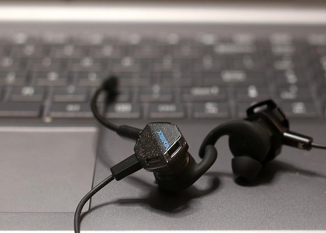 兼顾音乐与手游西伯利亚手机耳机两全其美