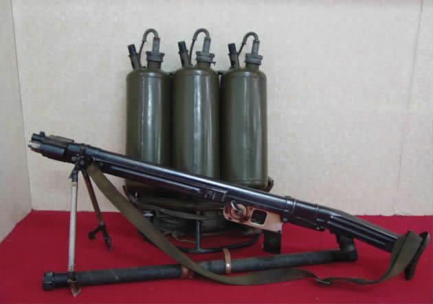 图6  58式喷火器.