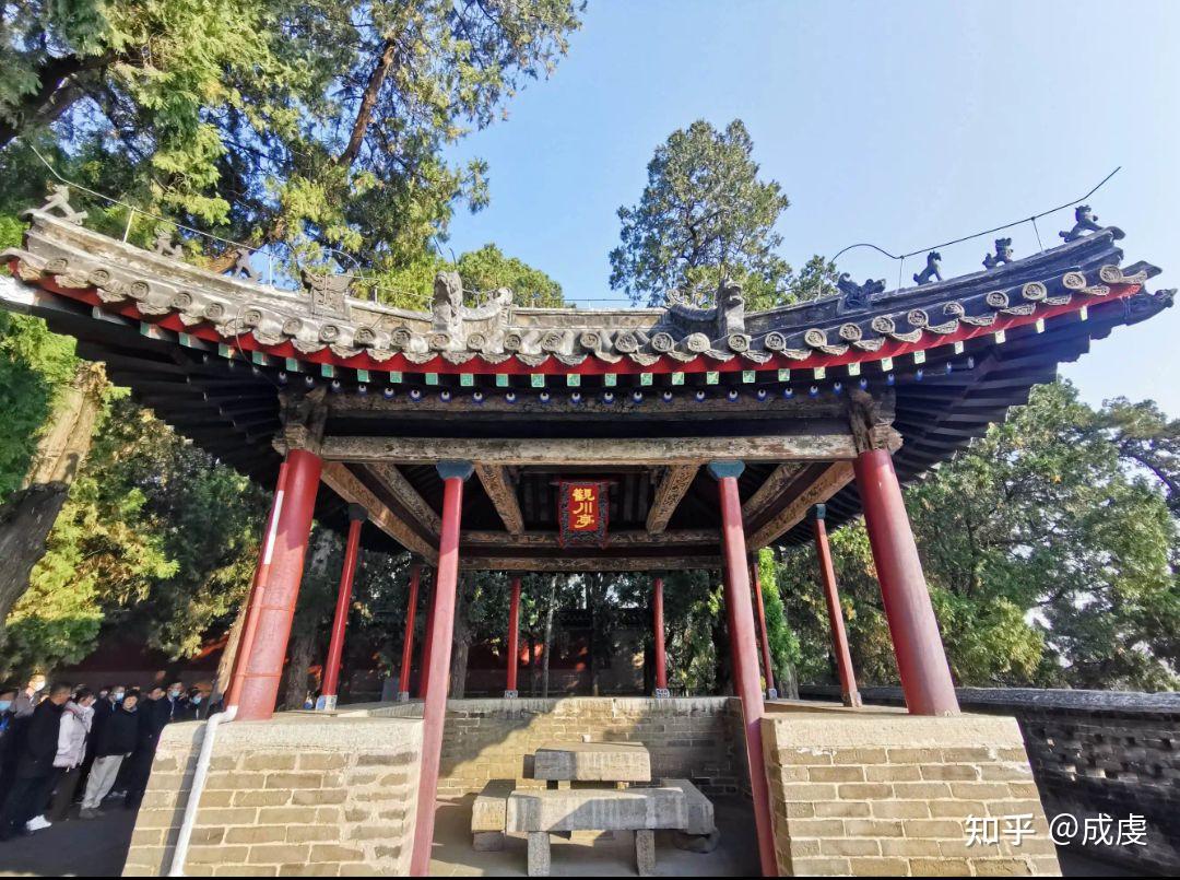 如果你今天光临山东曲阜,那里有一座尼山,山东麓是夫子出生的山洞