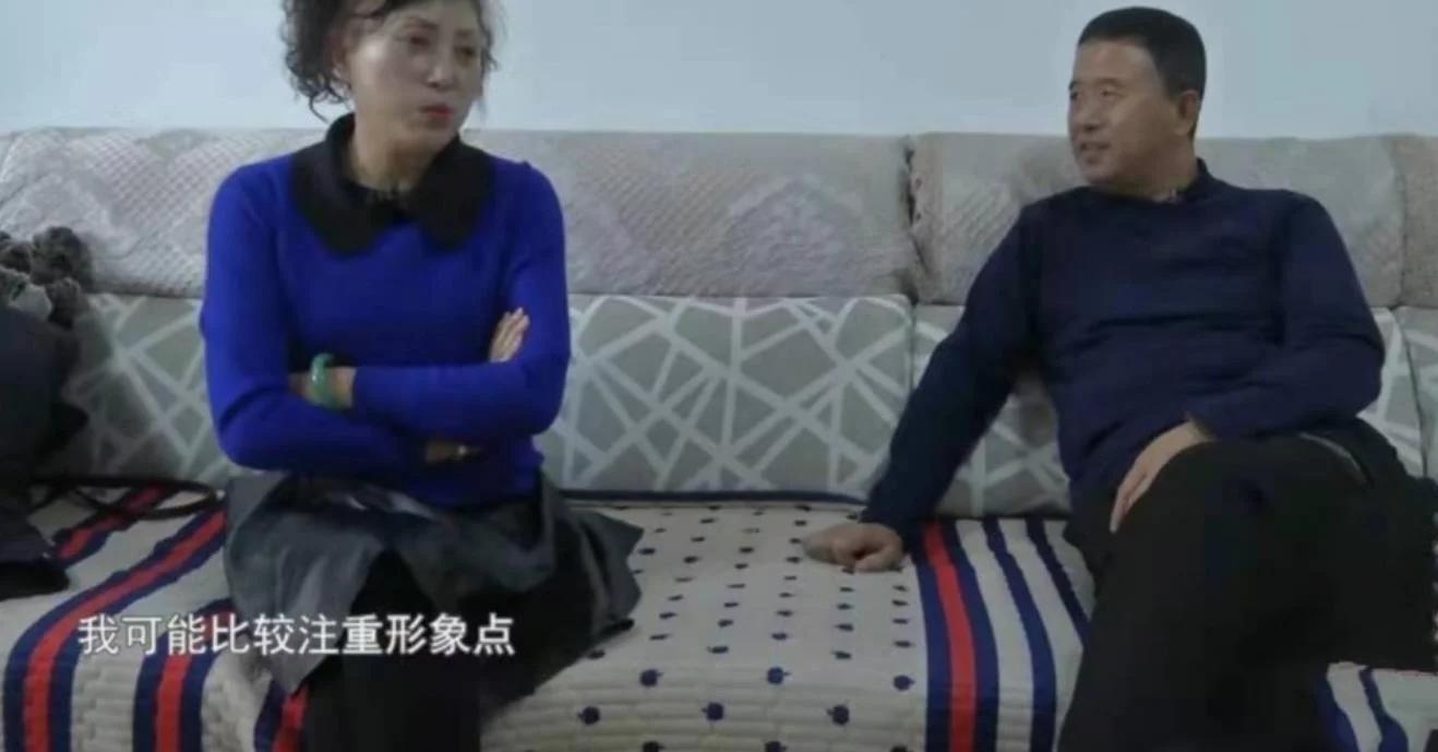 蘇琴對魏洪亮說她平時比較注重形象,對服裝有一些個人要求,喜歡打扮的