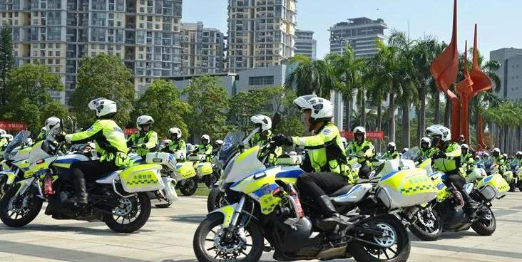 无头盔不铁骑解密东莞铁骑标配vega头盔