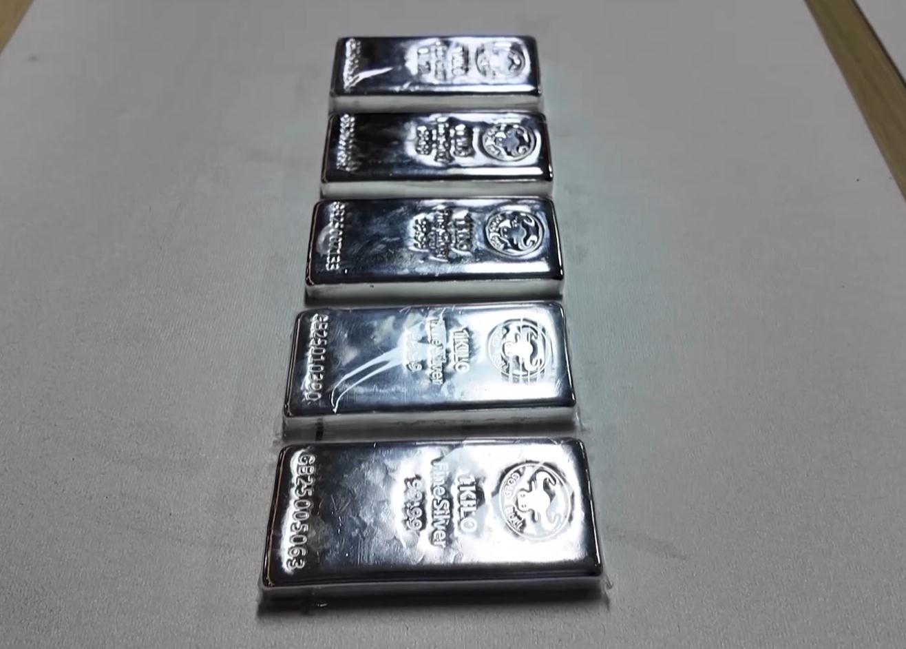 白银首次突破每盎司80美元，近期金银齐飞受哪些因素驱动？如何看待国内白银LOF从超高溢价到连续跌停？ - 知乎