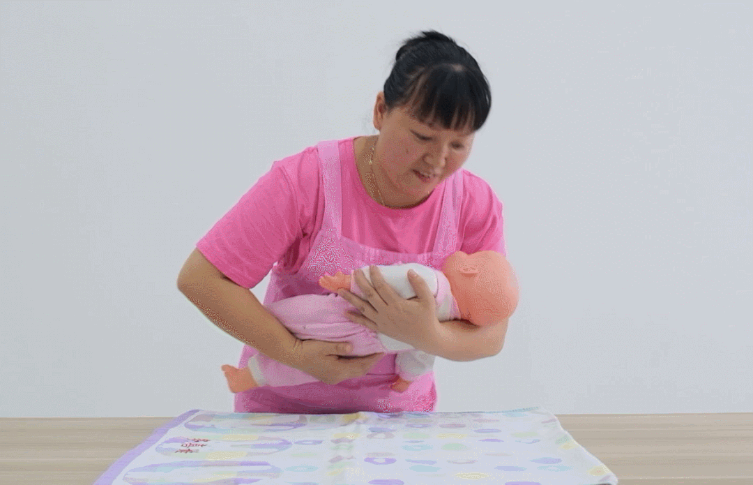 新生儿真的不能竖抱吗?听听儿科专家怎么说 - 知乎