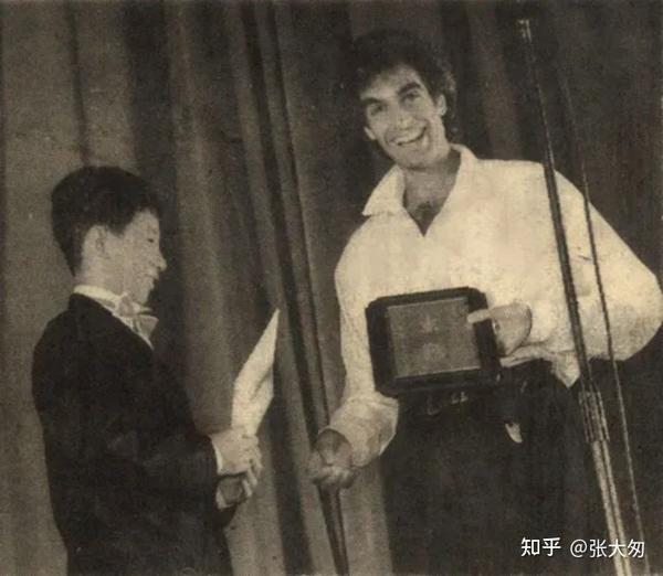 “春晚魔术师”刘谦的成名史，以及他消失并害怕上春晚的原因 - 知乎