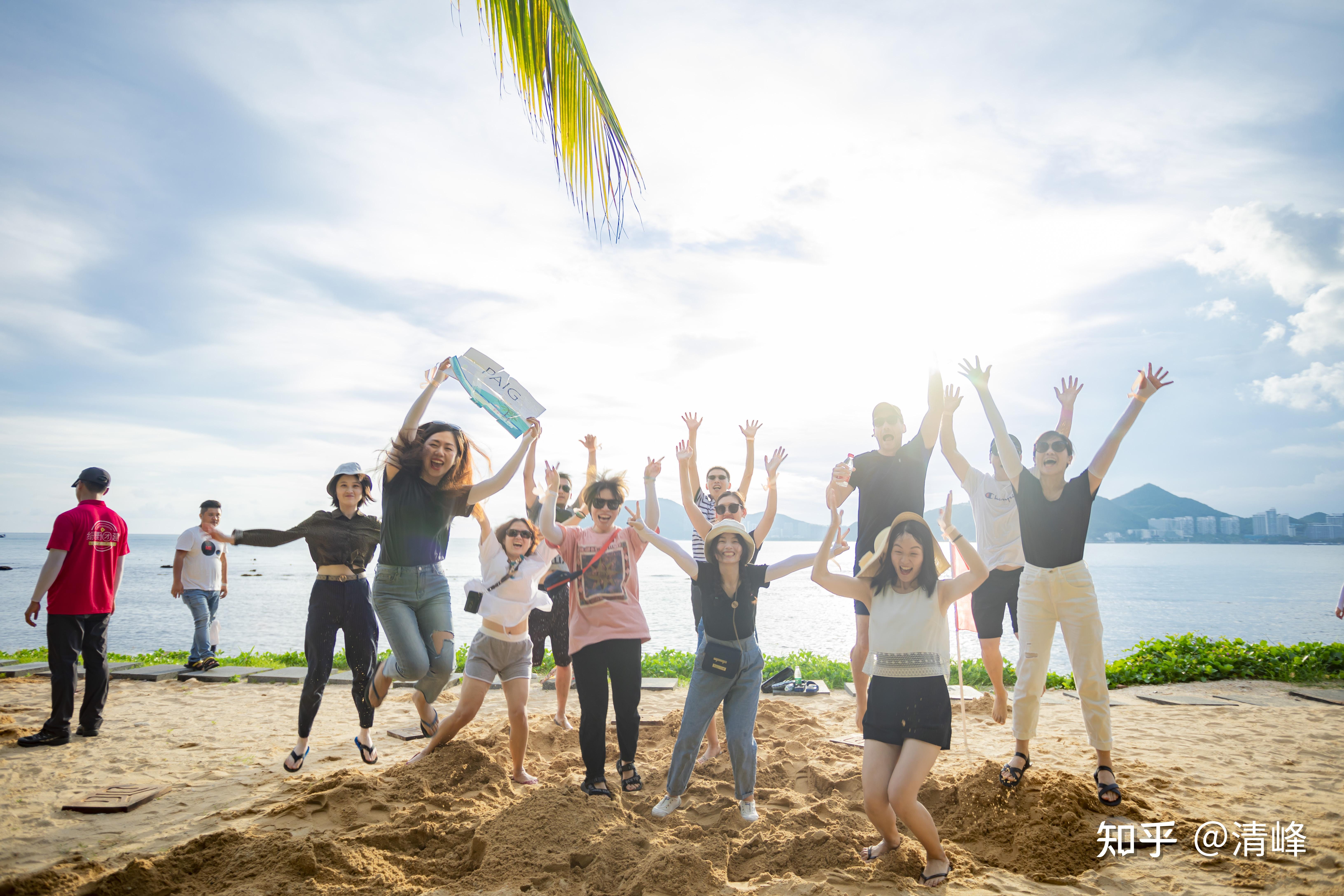 公司三亚旅游团建怎么玩海上游艇帆船冲浪团建大狂欢