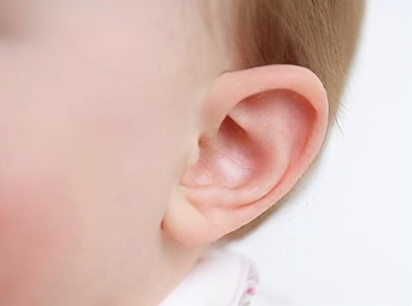 给宝宝洗澡耳朵进水了第一步你需要做的是
