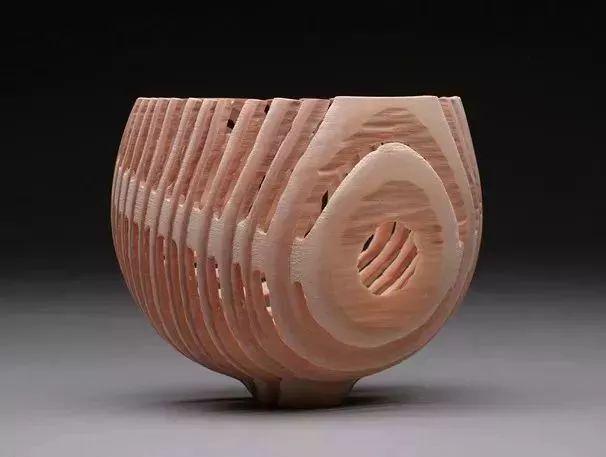 别让材料限制了你的想象力德国艺术家billluce车削木容器作品欣赏