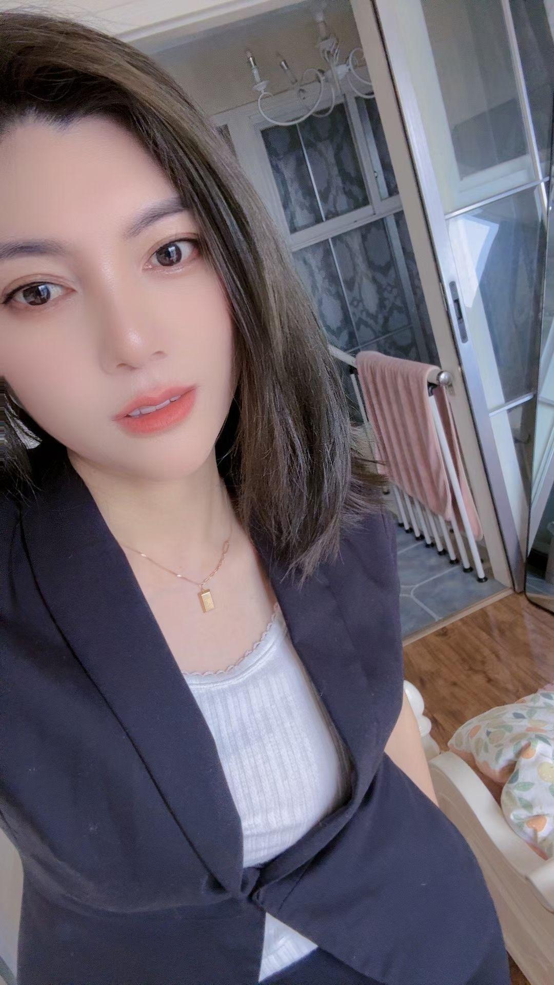 一提及最美主播，我首先想到的是户外主播叶子姐姐，也叫户外木兰，户外娜娜，不知你们想到的是谁？ - 知乎