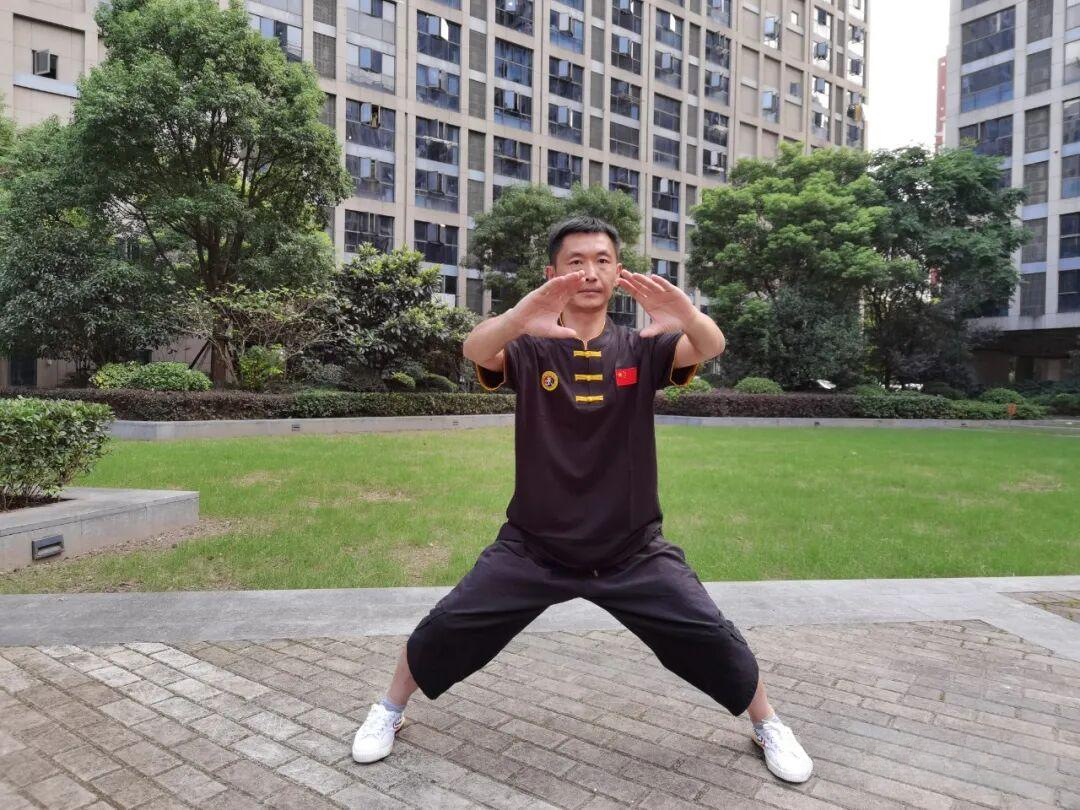 “铁山靠”怎么练?三个动作,带你解锁八极拳的发力密码 - 知乎