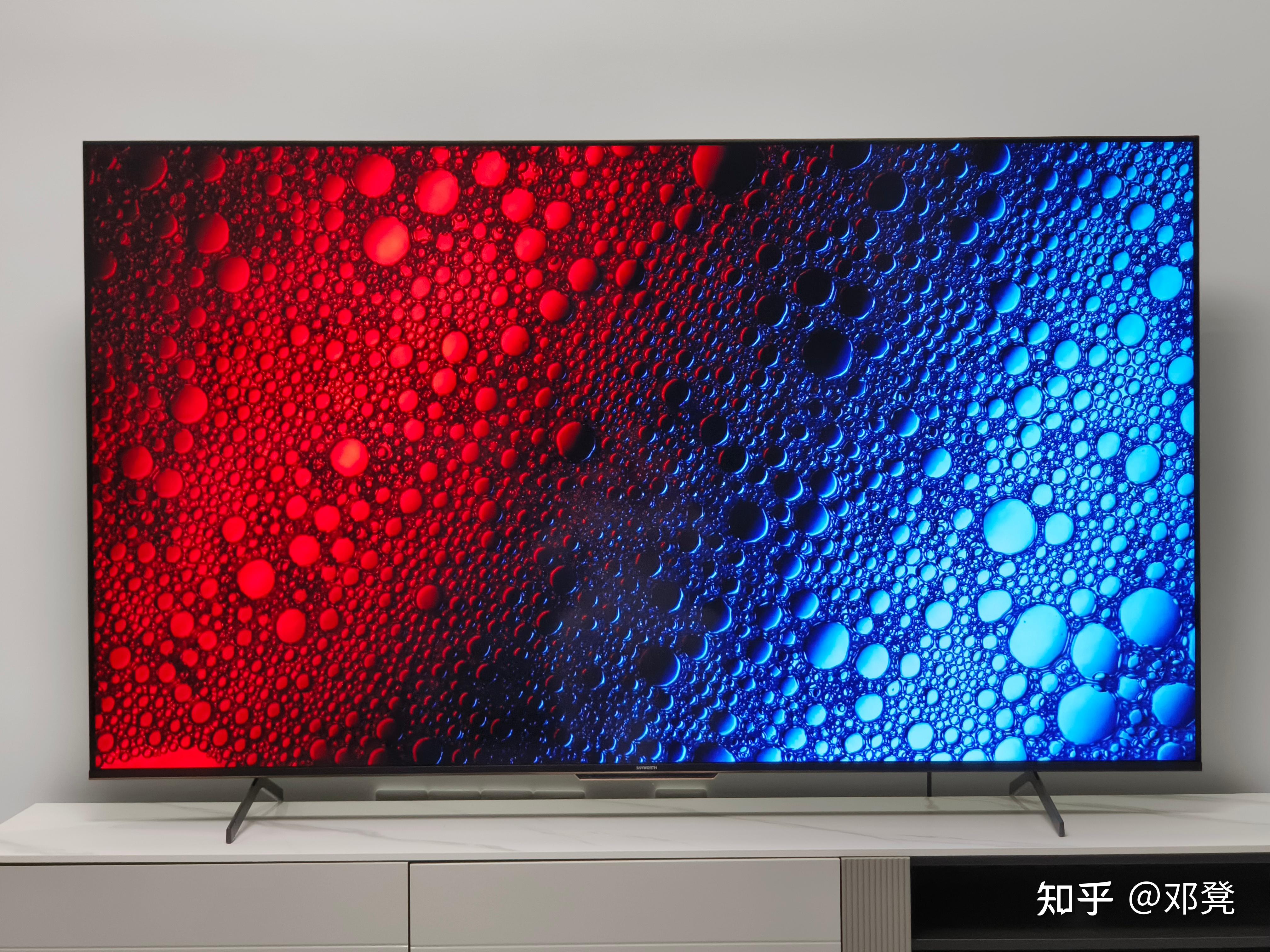 在选购之前,我们针对电视背景墙的尺寸大致估算了一下,选择65英寸及