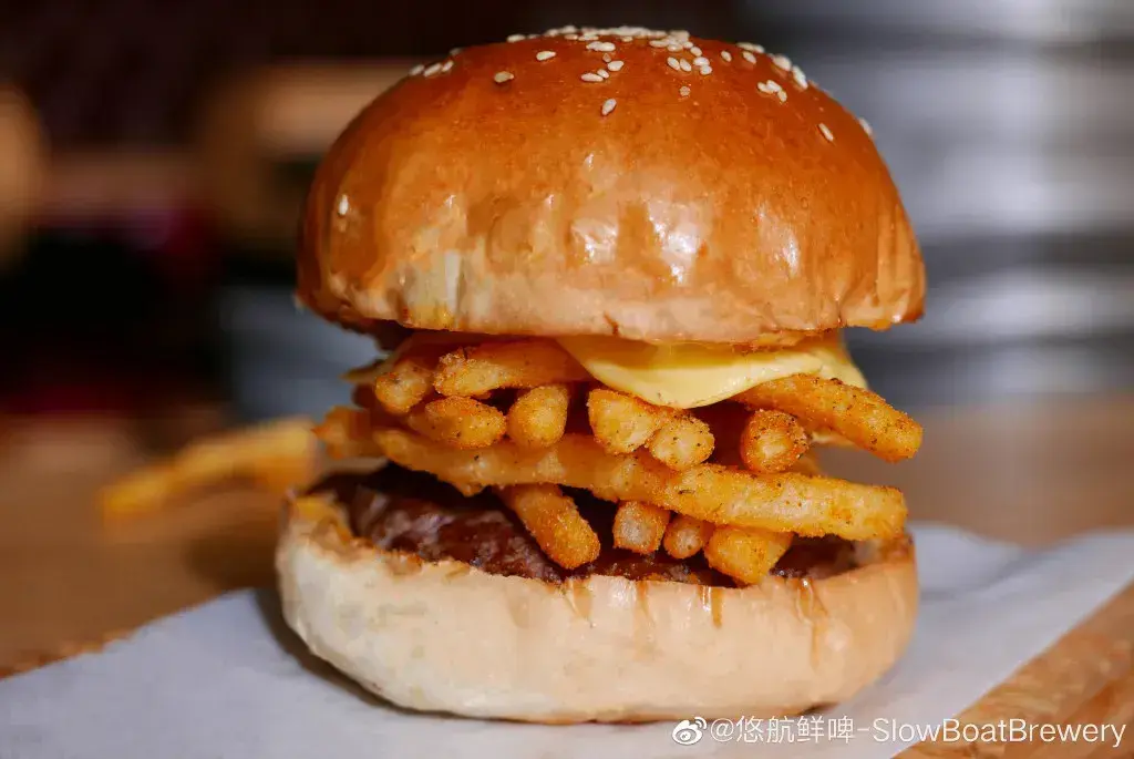 三里屯新晋美国网红汉堡明星都要来打卡排队两小时才能吃到