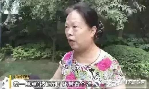 如何让孩子变得有同情心 v2-c5cd481c4b08af3bd6c1809aa9e13429_r.jpg