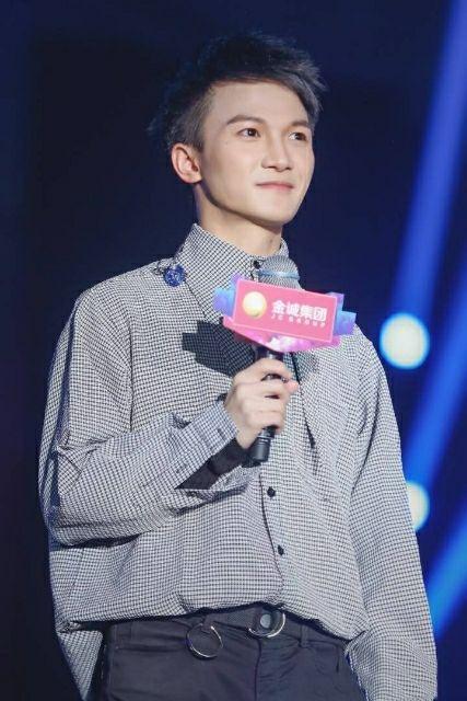 有哪些明星性格前后差异很大?