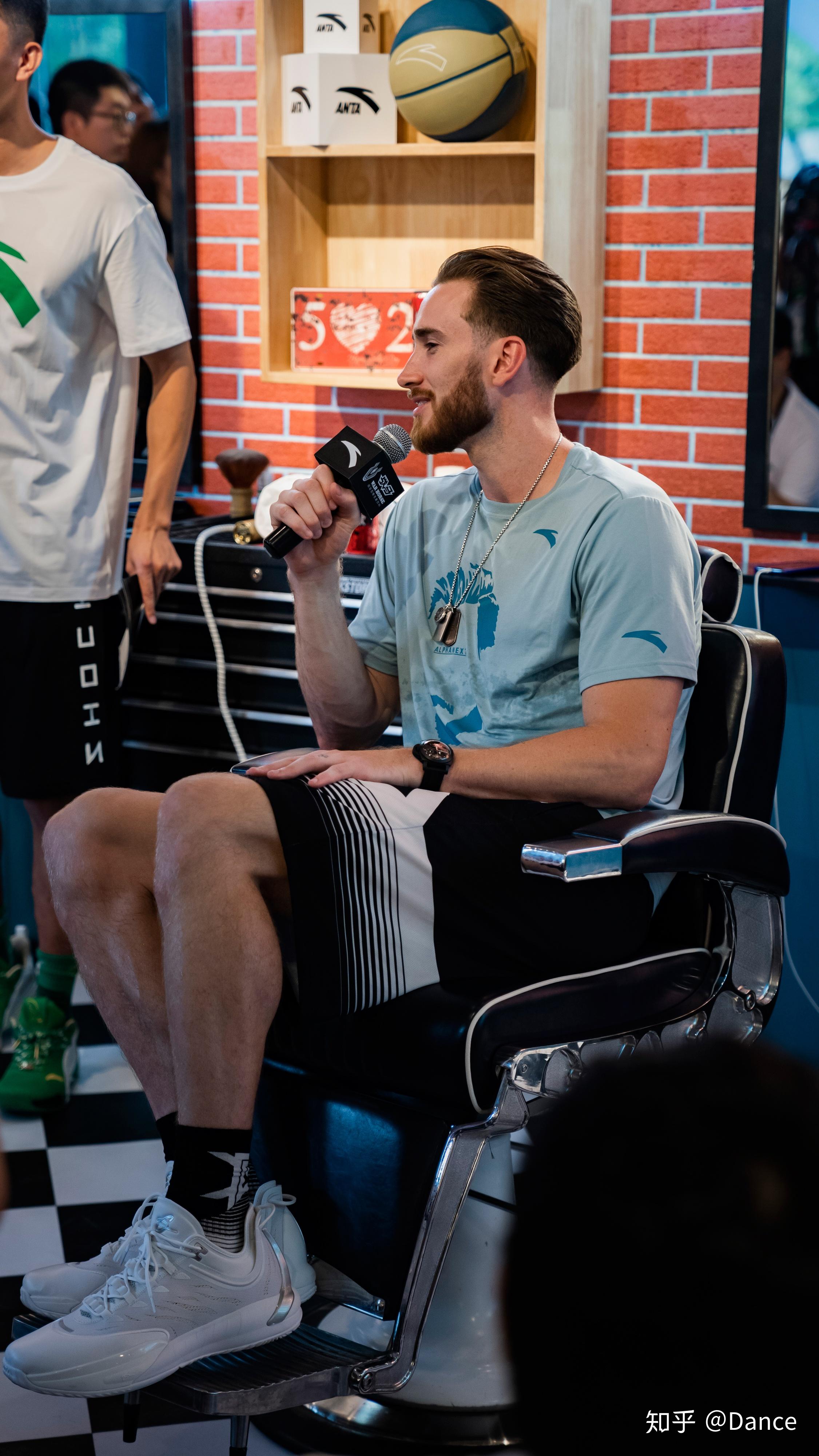 戈登 海沃德的"油头理发店"是什么梗?