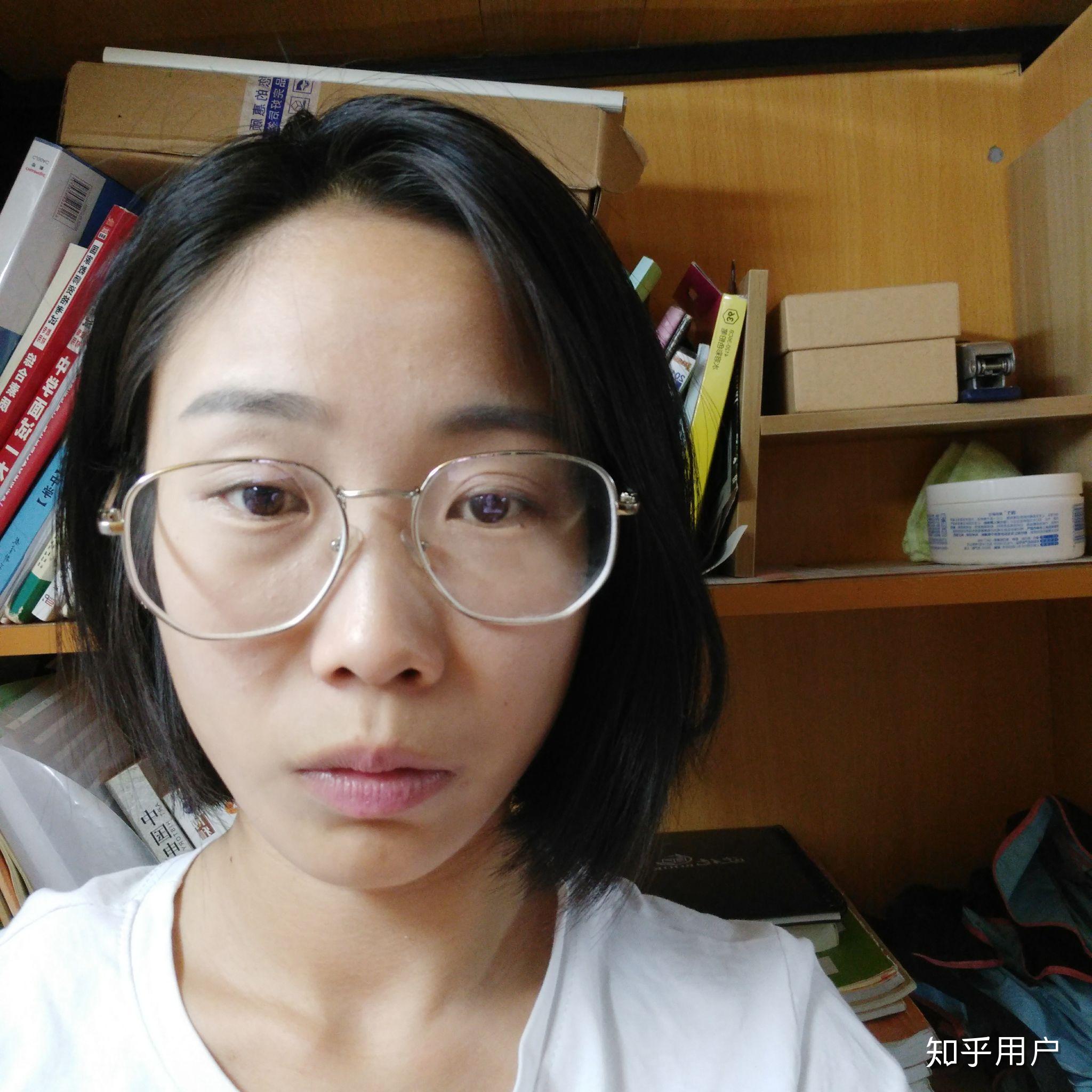 照片和镜子中的自己哪个更接近真实中的自己?