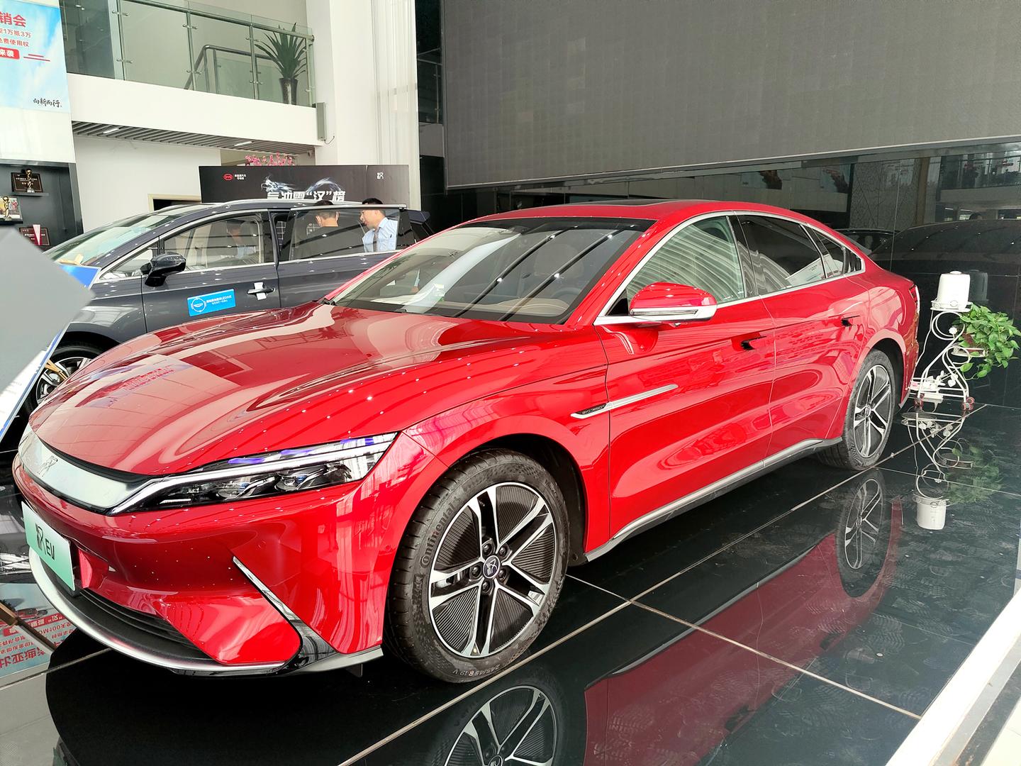 实拍汉ev超长续航尊贵型配置出色豪华感到位