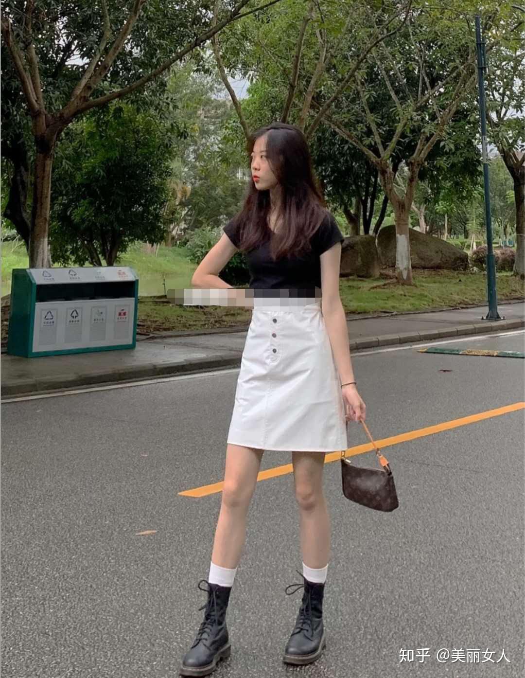 白色a字裙配什么上衣好看图片