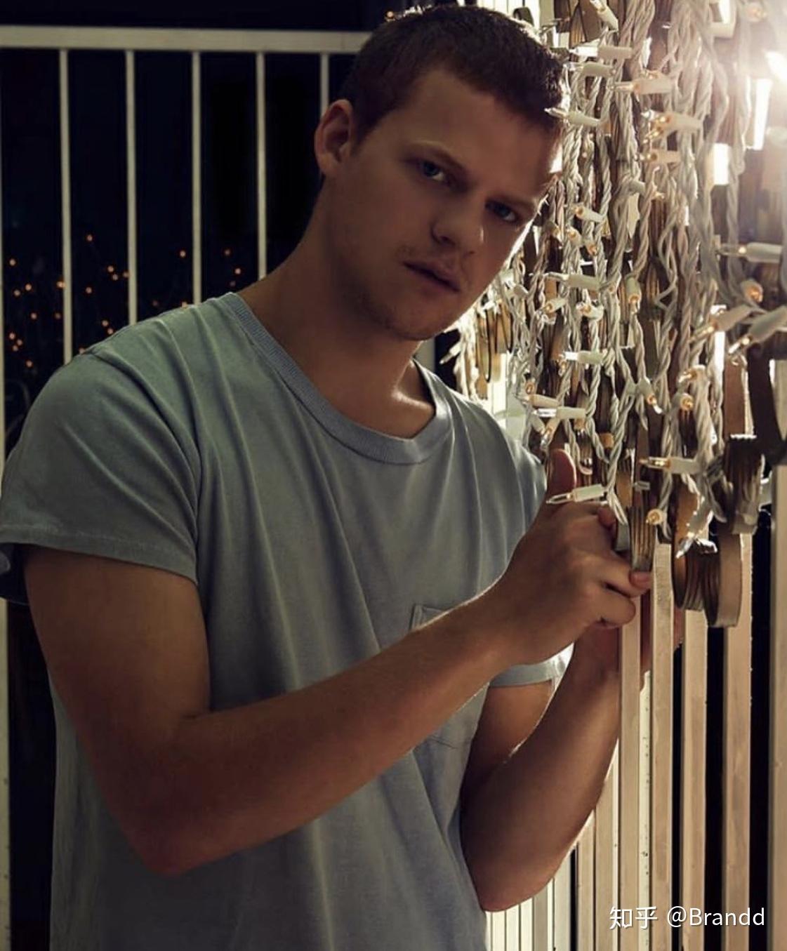 被抹去的男孩带你了解曾获最佳年轻演员奖的lucashedges