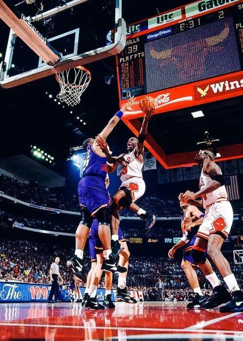 美国街球名宿"云梯"杰克逊(已故)有着170公斤的体重但是