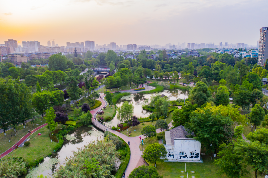 金沙濱河公園步行作為最原始的出行方式,是交通,也是探索.