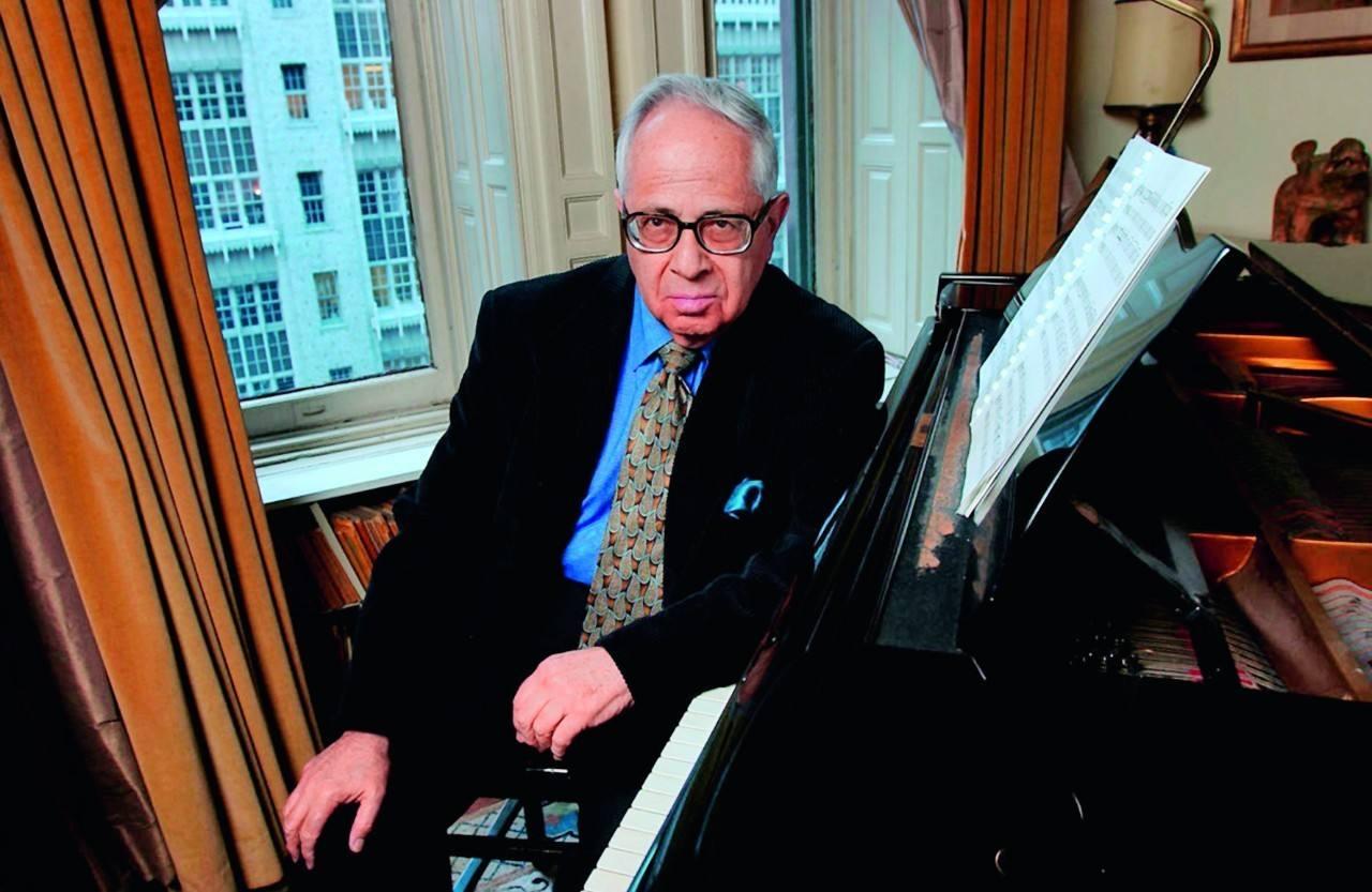 后来经朱雅芬教授的联系,郎朗到了赵屏国老师门下,为报考中央音乐学院