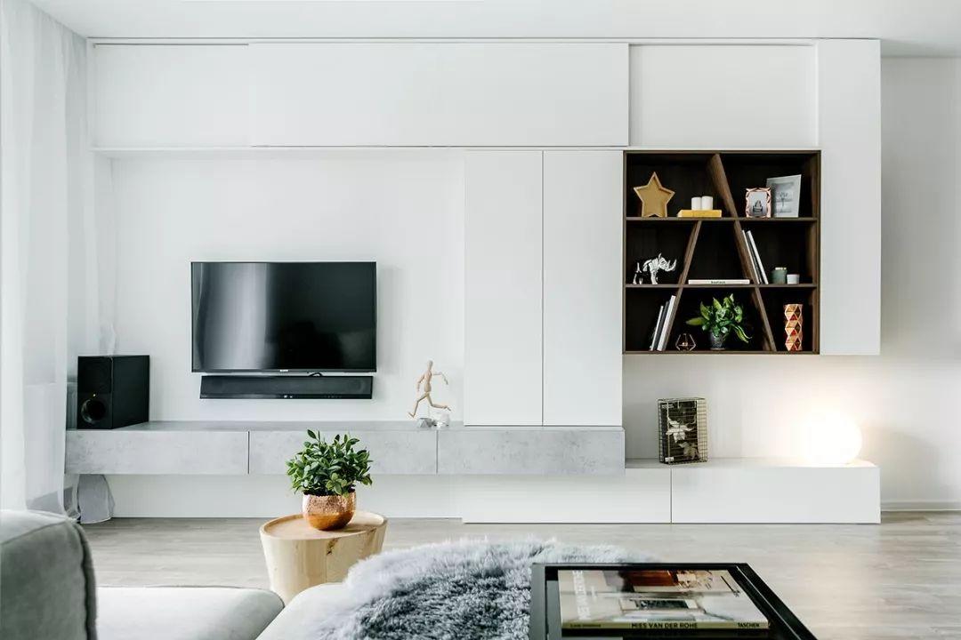 要通过合理的布局和设计,打造出一个集实用与美感为一体的多功能柜体