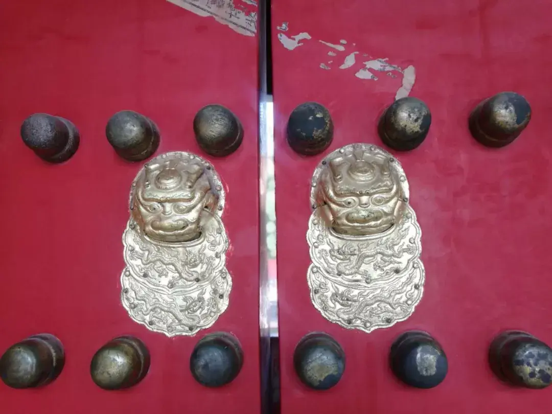 随便走在故宫的一个角落,都能发现奇怪的小兽,它们可能在门上,可能在