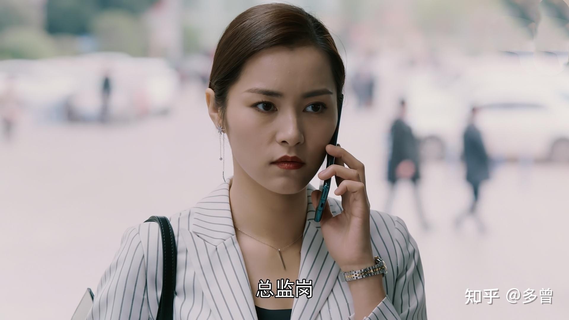 而谭卓饰演的袁未是一位独立干练,气场强大的精英律