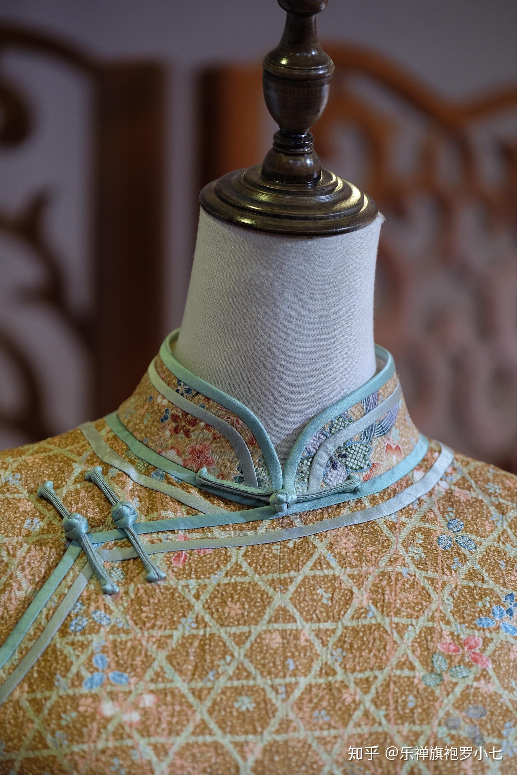 以前小婵家多以真丝单绲边旗袍为主,这次应客户宝宝要求制作了真丝双