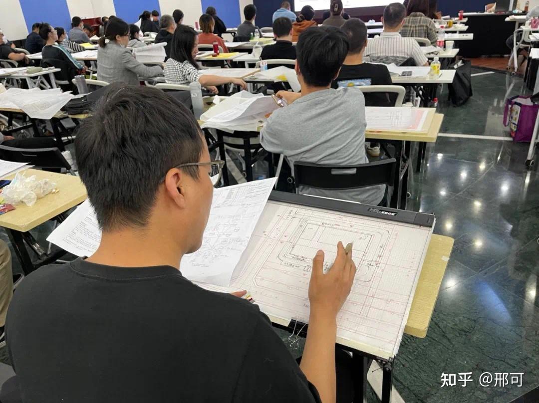 注册建筑师考试百人评图现场! - 知乎
