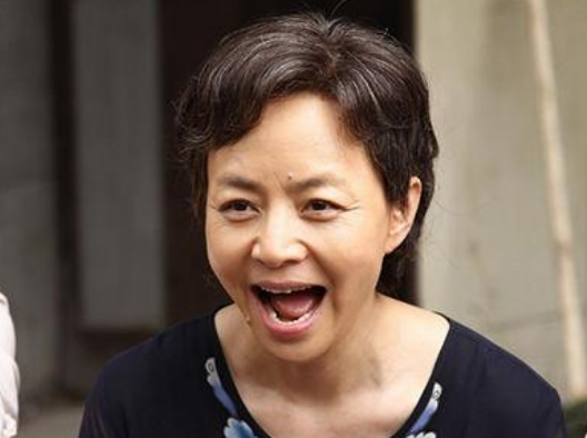 刘星妈妈年轻时也曾是校花旧照不输baby杨幂谁还没年轻过