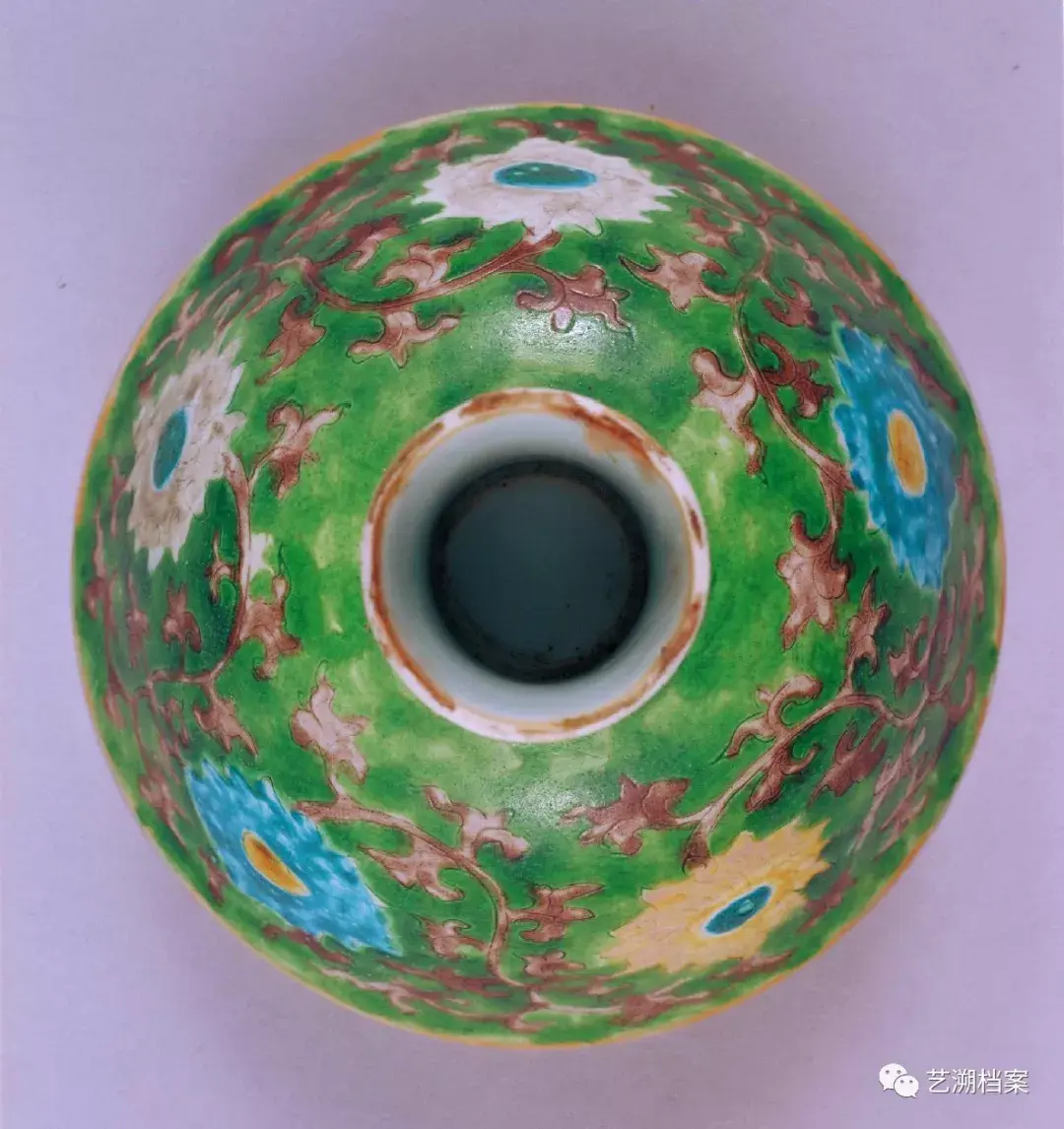 素三彩彩瓷盛世中的一朵奇葩