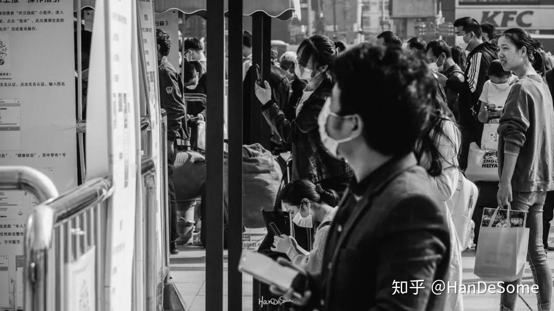 包含一年后,新冠疫情如何改变了武汉的生活方式的词条