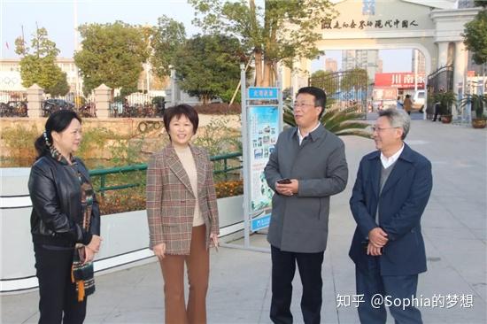 副市长王红红一行莅临淮外检查文明校园创建工作
