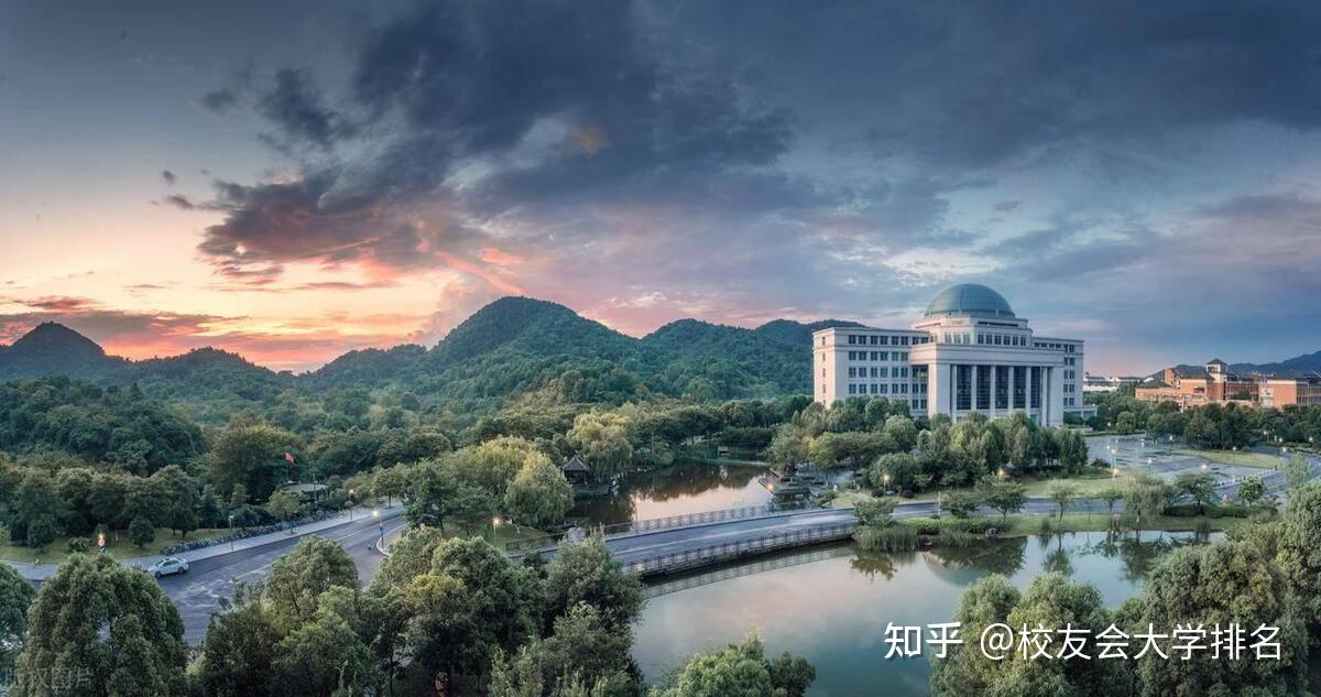 校友会2024宜昌市大学排名,三峡大学,三峡大学科技学院雄居首位