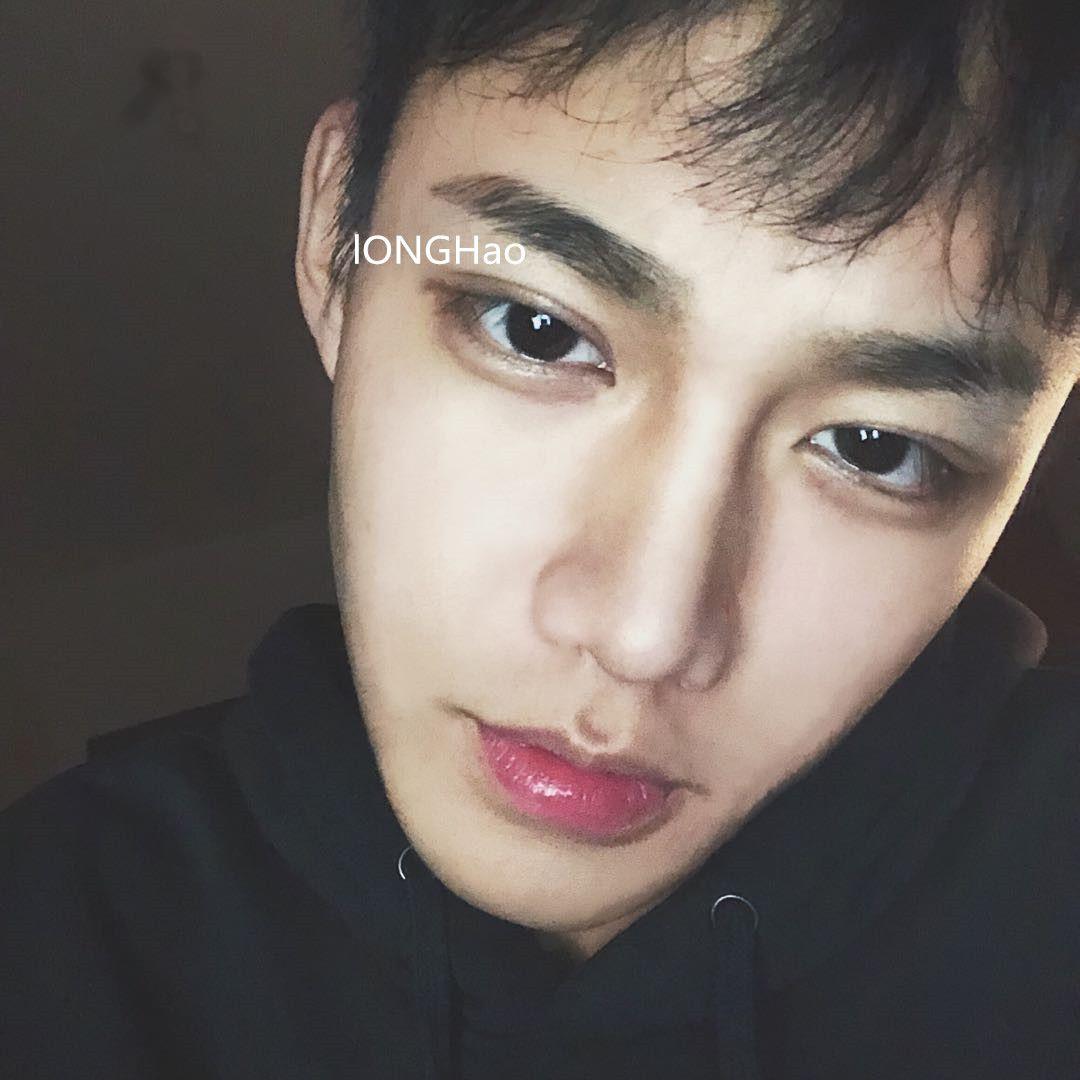 割双眼皮的男士不止我一个吧