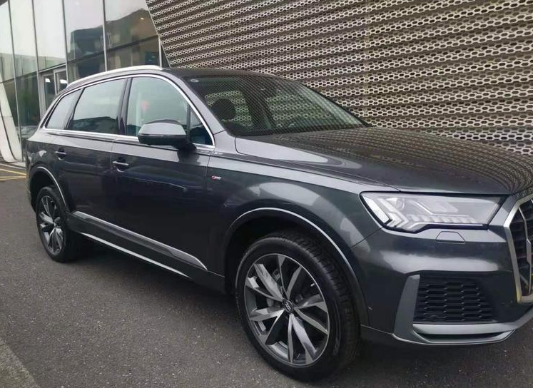 更加偏向年轻时尚实拍2021款奥迪q7售价6888万元起