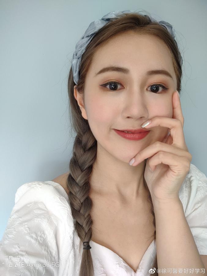 中兴axon30屏下版再进化自拍效果提升明显观感还不错