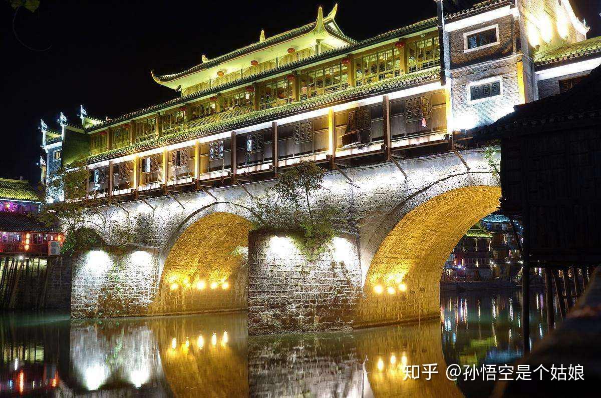 有哪些古色古香的小镇适合小情侣旅游?