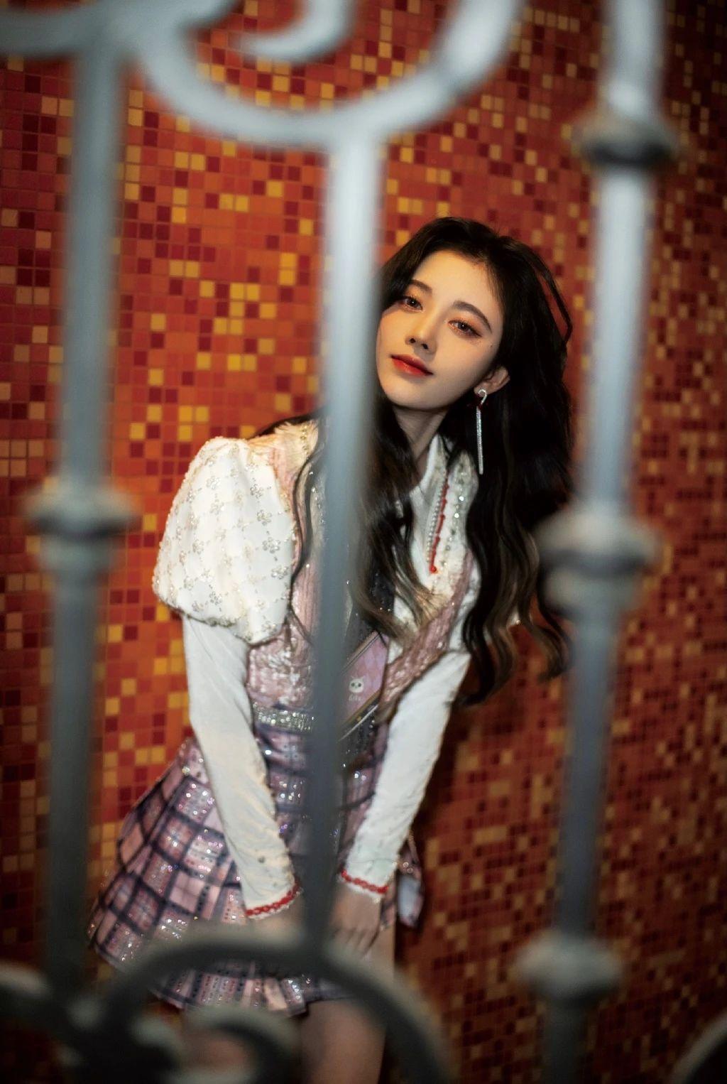 鞠婧祎壁纸我会在每个有意义的时辰远隔山海与你共存