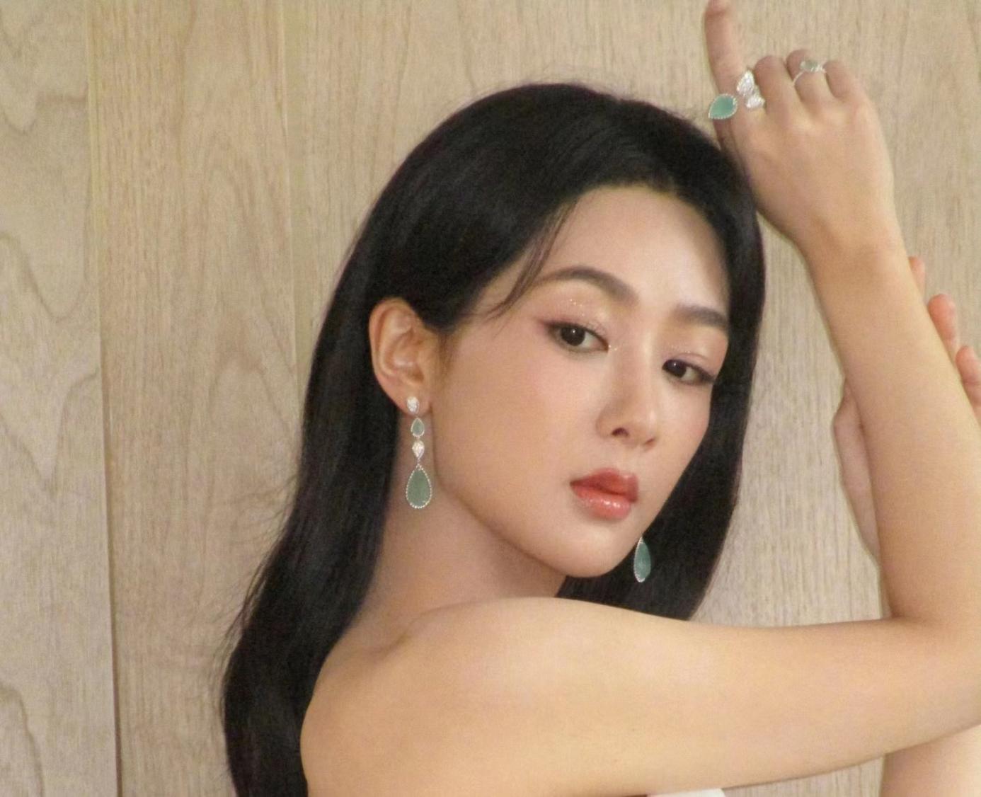 大家觉得杨颖baby是不是鼻子有点塌,我承认她山根很立体,但总觉得侧面