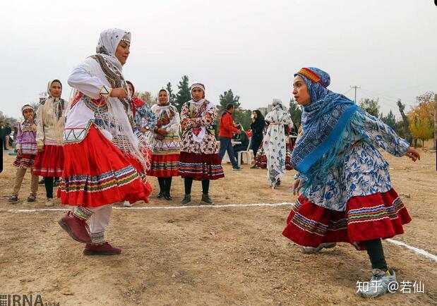 伊朗北呼罗珊省举行趣味的民间运动会