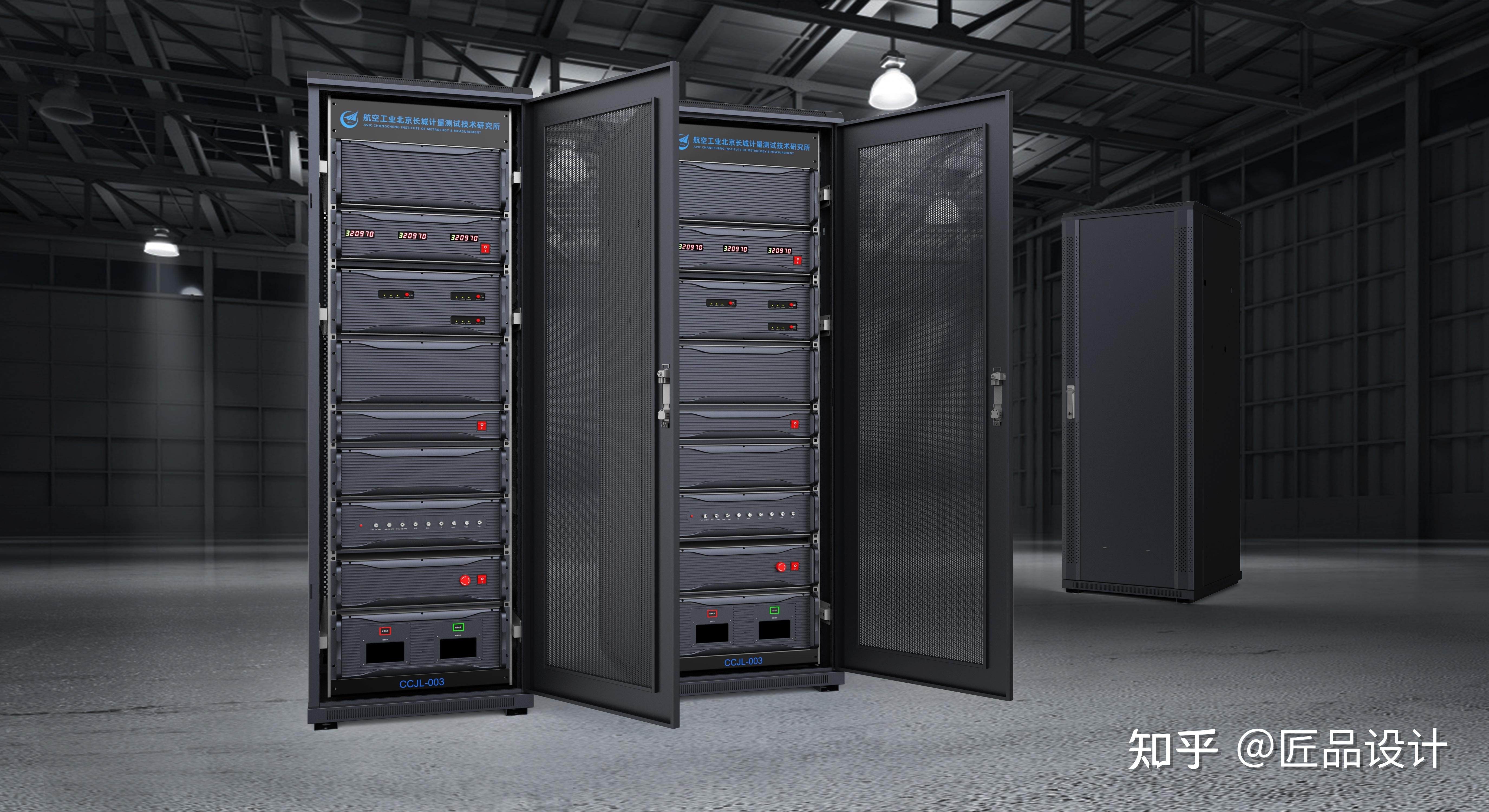 首先在外观设计上,黑色为主色调,机柜表面采用高光处理,呈现出沉稳