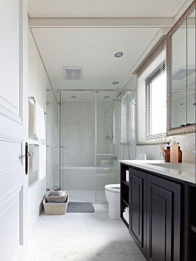 常见的小户型卫生间布局有长方形和正方形两种,根据不同的布局情况