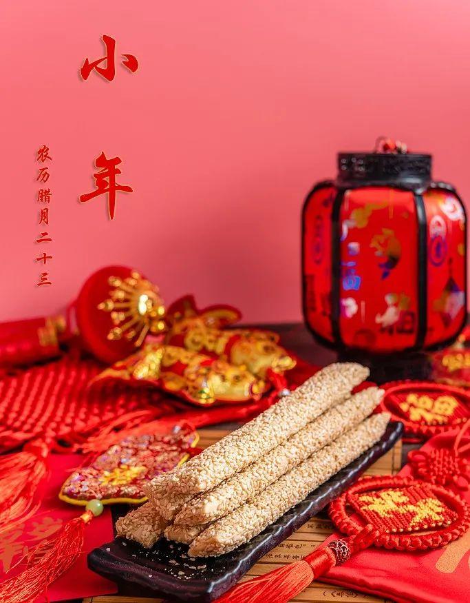 圆糖瓜,甜又粘.祭灶王,上九天.吃饺子,过小年.大扫除,换新颜.