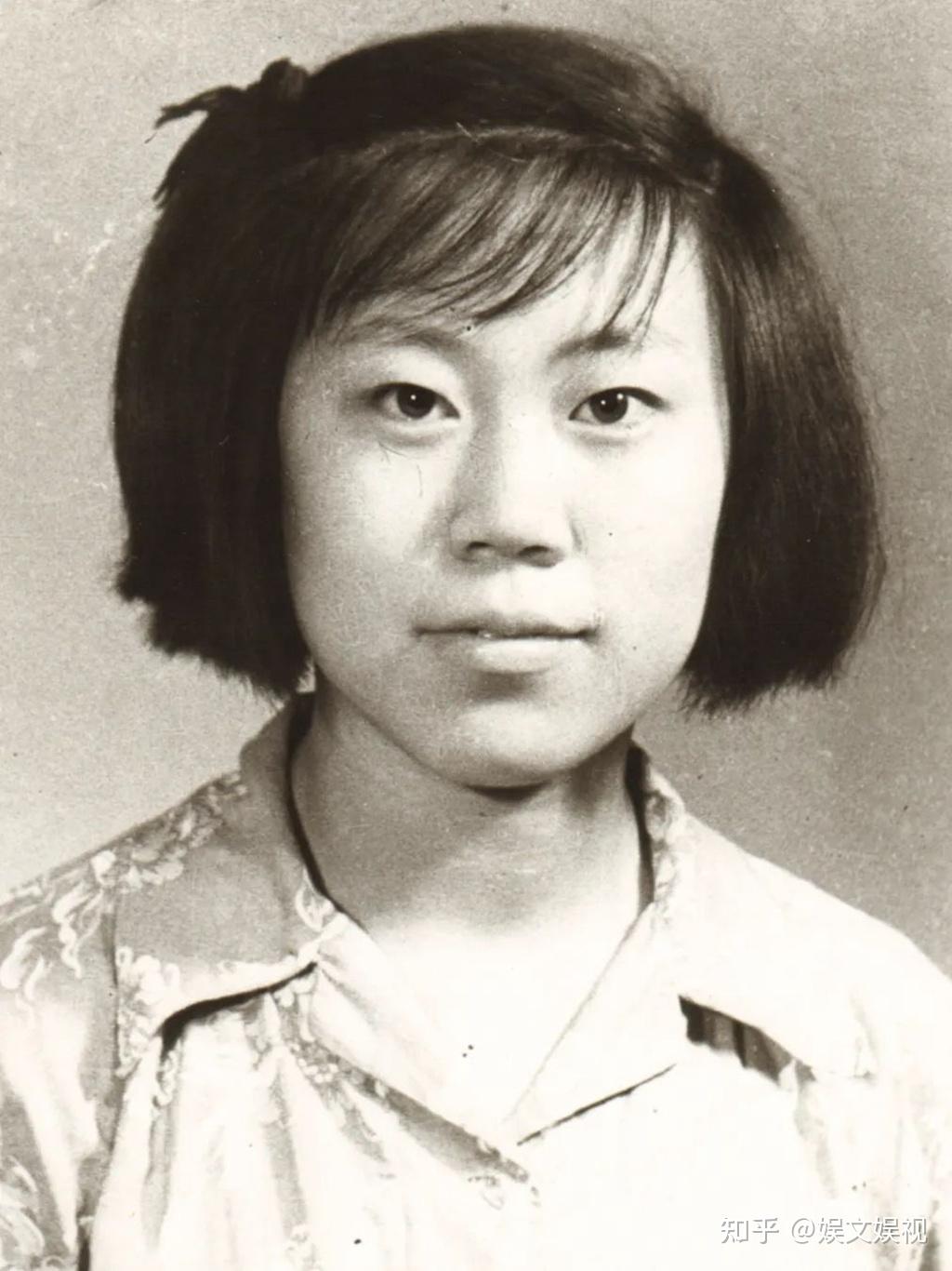 84岁"勇奇娘"王梦云最新近照,得意门生王珮瑜大年初五拜访恩师