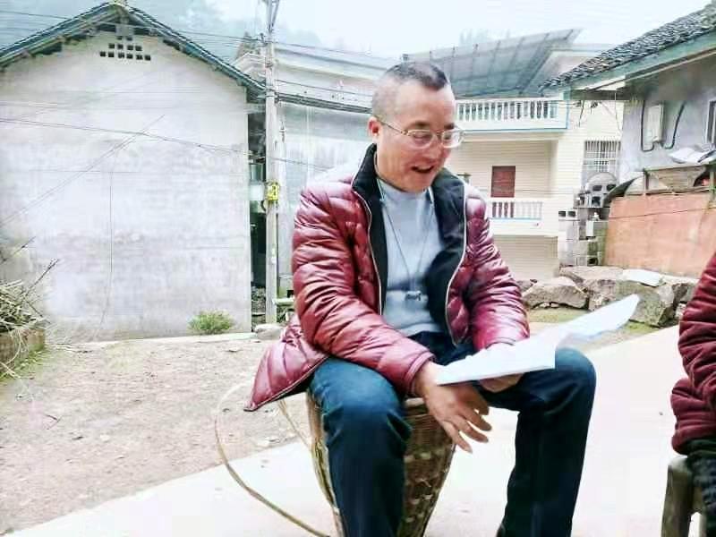 永顺塔卧院坝会连心桥打通服务群众最后一公里